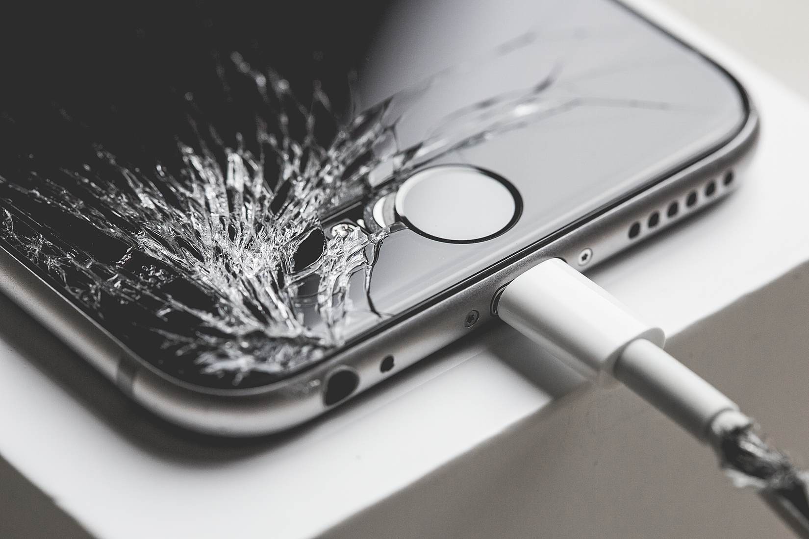 1_zamena_ekrana_iphone_cifraservice